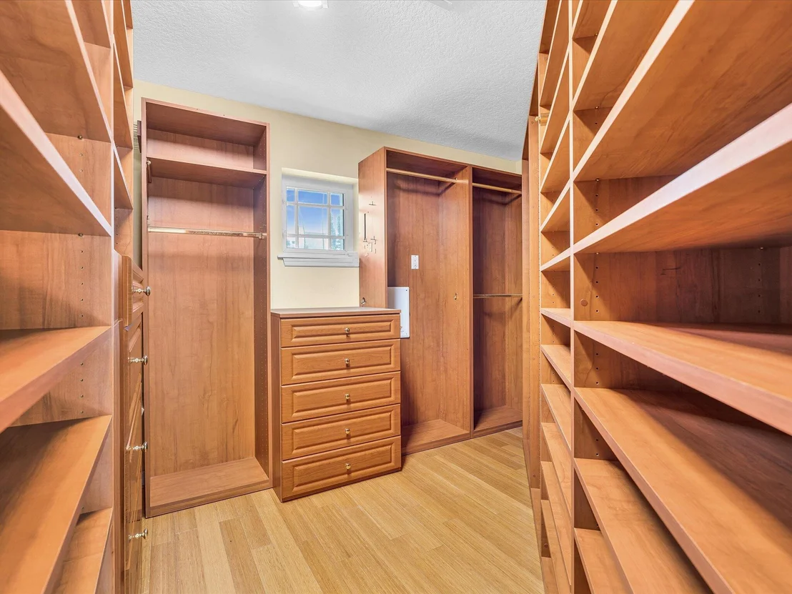 Photo of 518 N Riverside Drive
