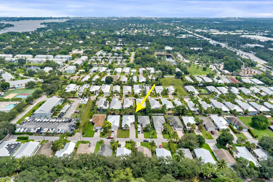 Photo of 17684 Cinquez Park Road W