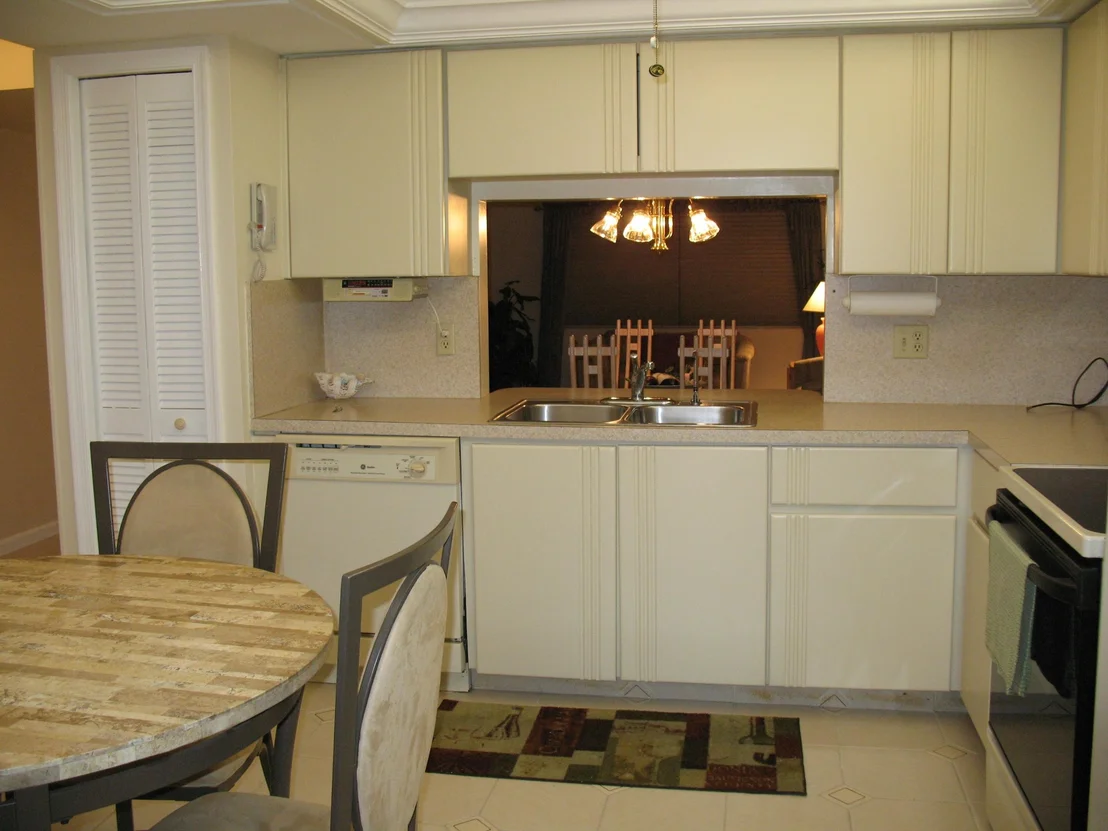 Photo of Unit B at 4 Ridgepointe Drive