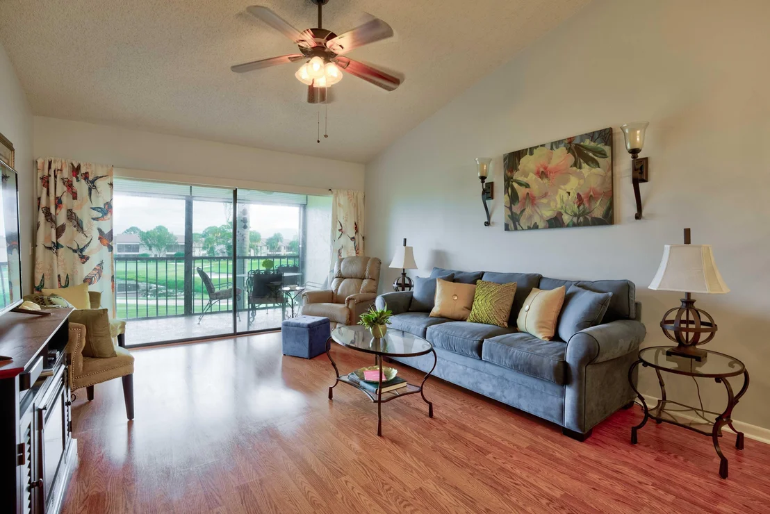 Photo of Unit E at 702 Pinecrest Circle