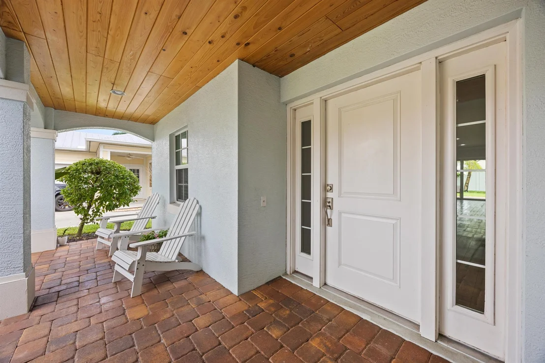 Photo of 17574 Cinquez Park Road E