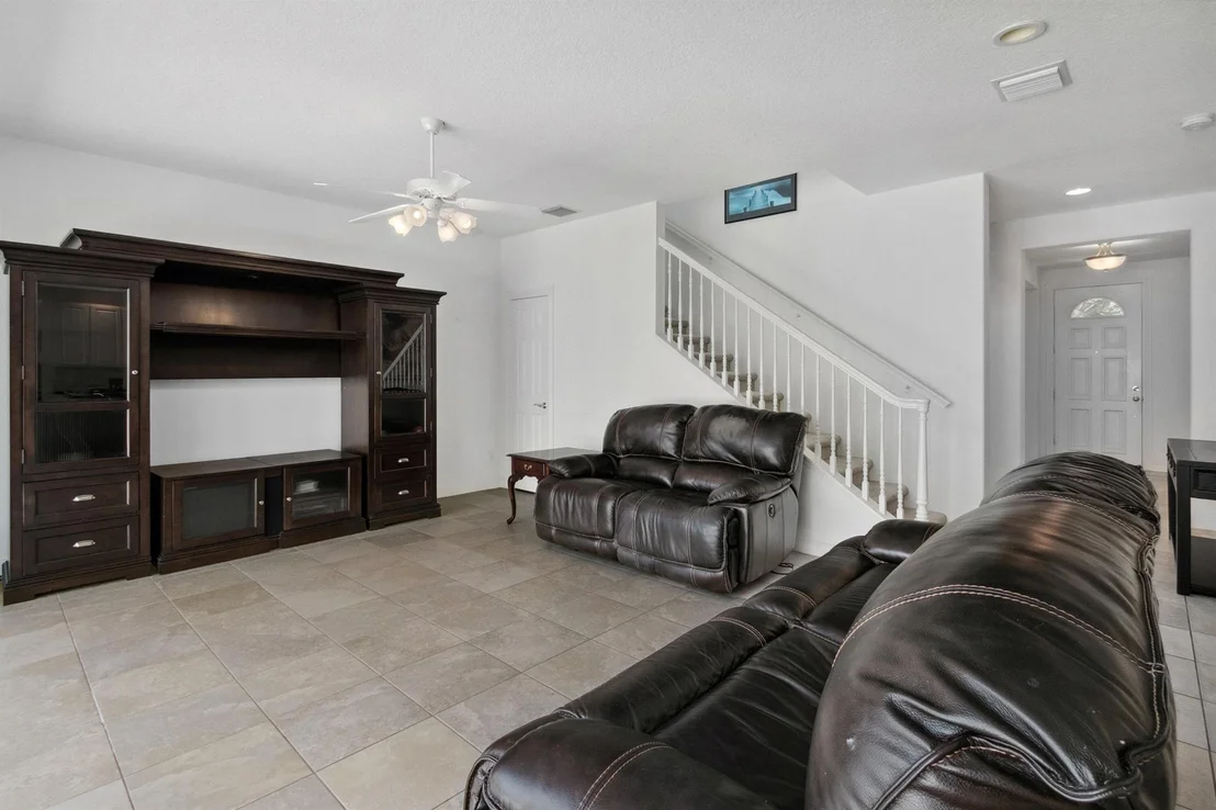 Photo of 2616 E Community Drive