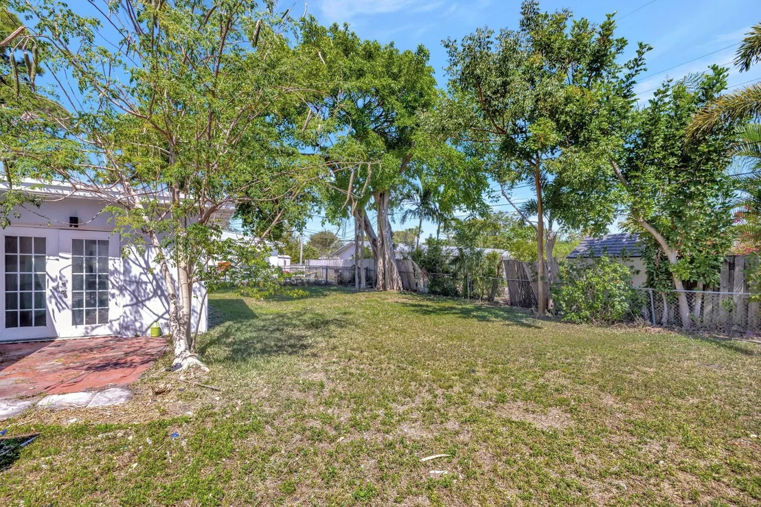 Photo of 810 SE 1st Avenue