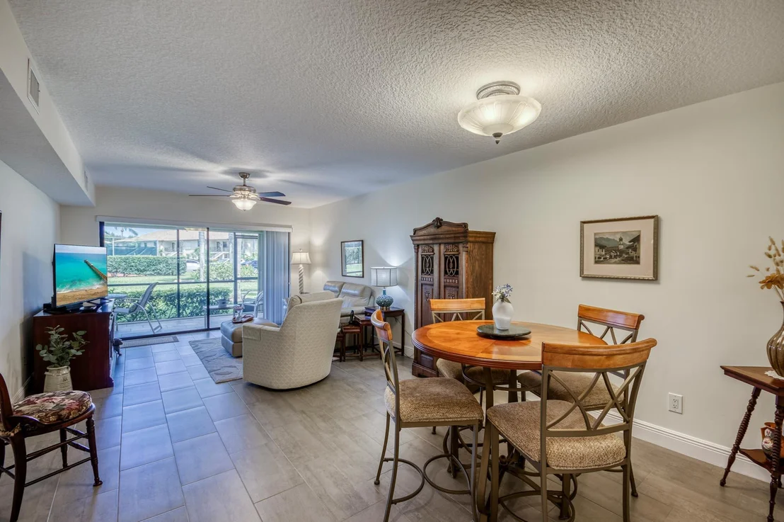 Photo of Unit E at 901 Pinecrest Circle