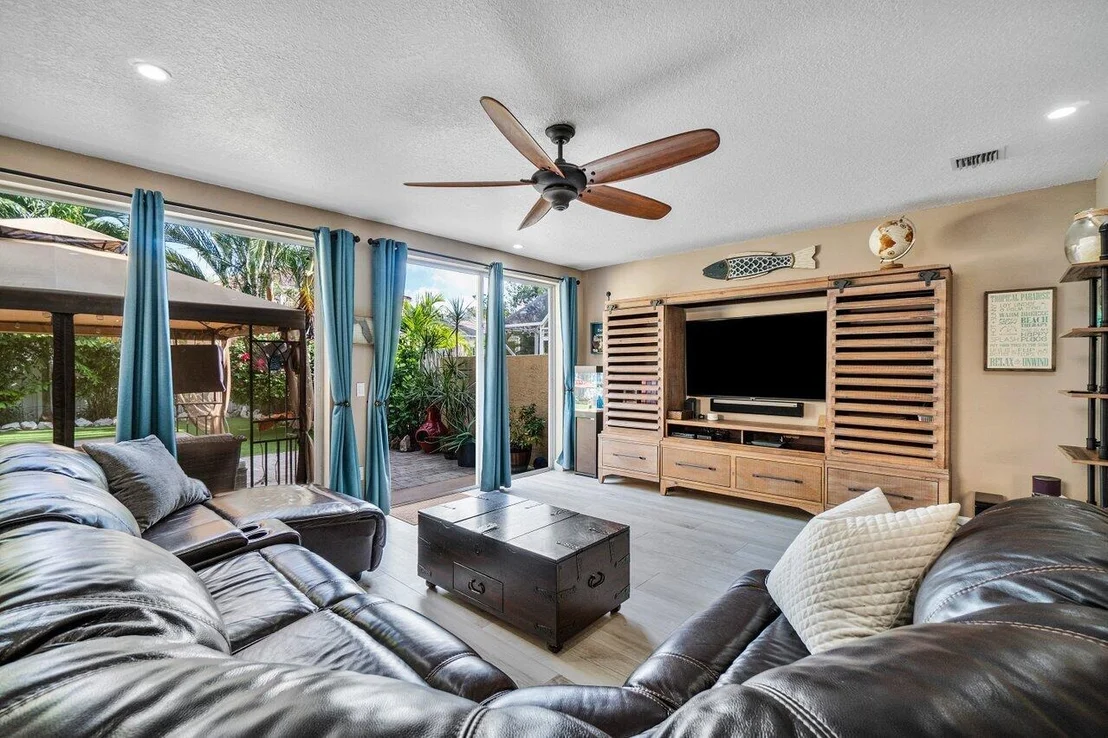 Photo of 7615 Oak Grove Circle