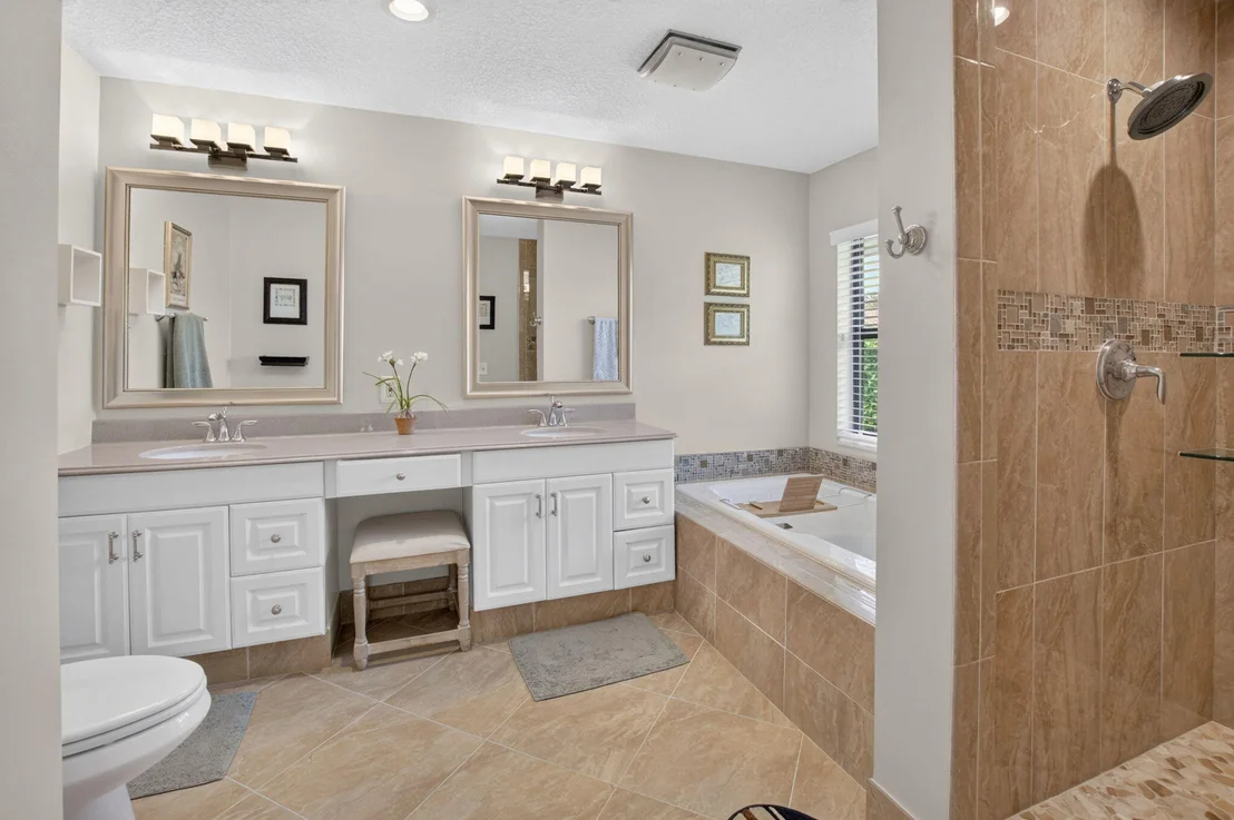 Photo of 6928 Villas Drive W