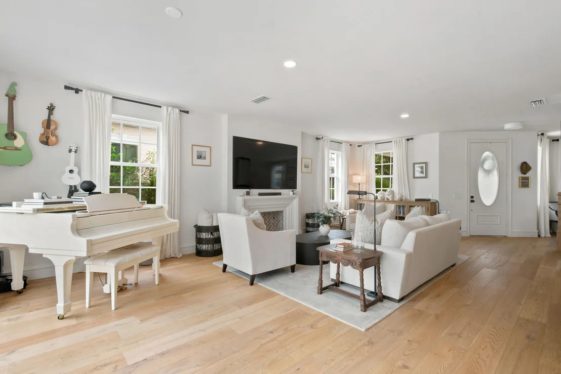 Photo of 213 NEW HAVEN Boulevard