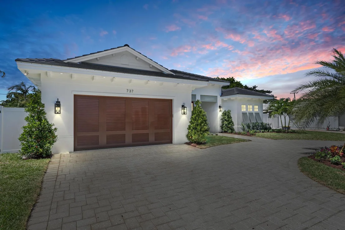 Photo of 737 Nighthawk Way
