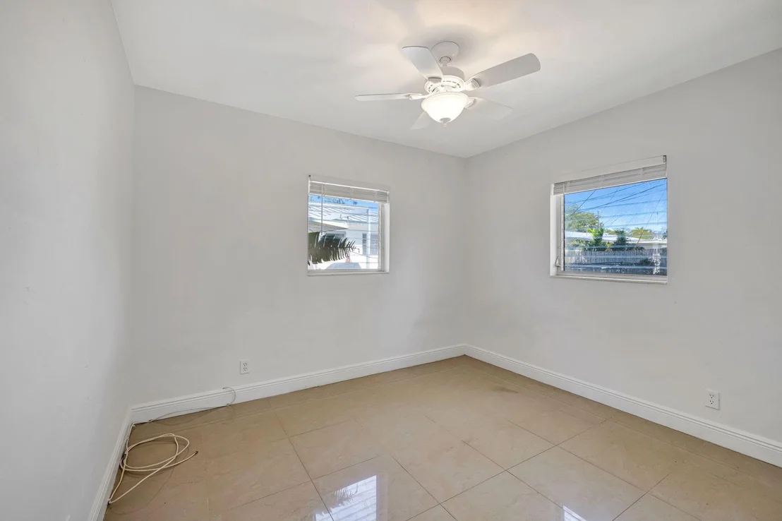 Photo of 810 SE 1st Avenue