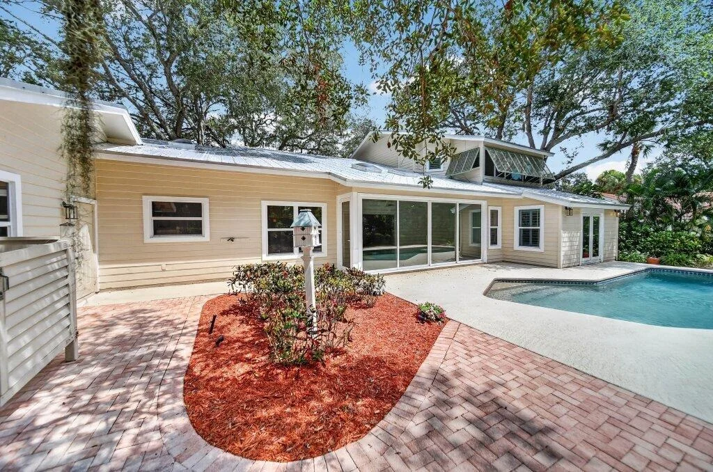 Photo of 15 HERITAGE Way