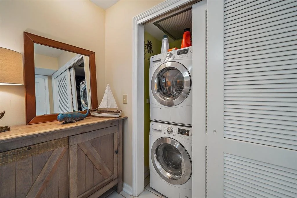 Photo of Unit 106E at 300 N Highway A1a