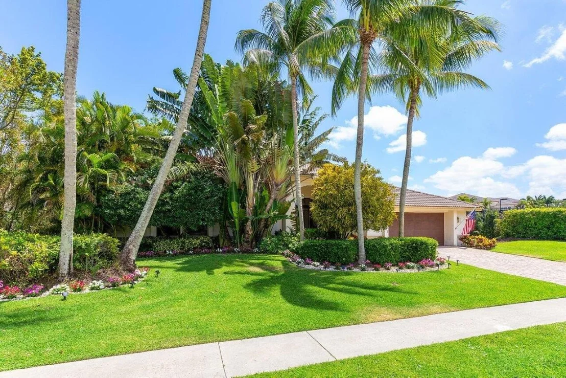 Photo of 4590 Live Oak Boulevard