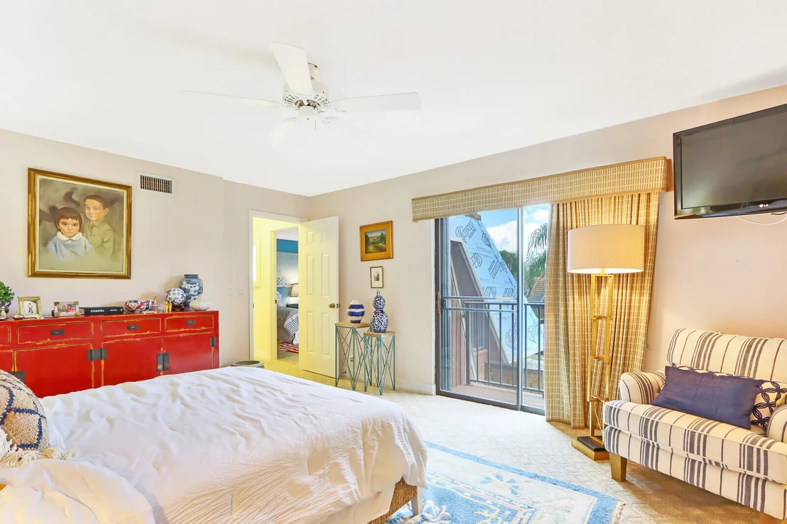 Photo of Unit 18D at 1420 Ocean Way