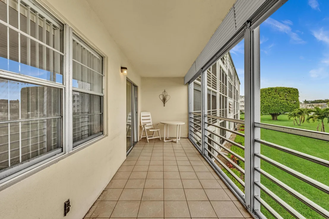 Photo of 2066 Exeter D