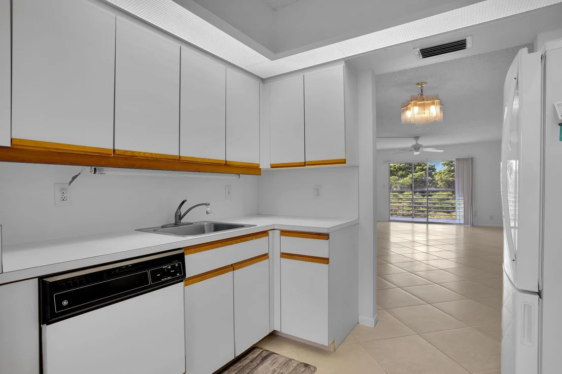 Photo of Unit D4 at 1601 Abaco Drive