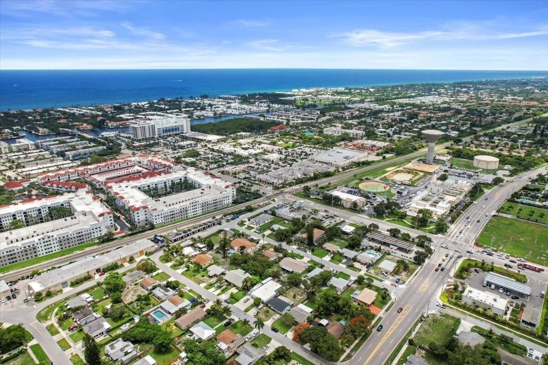 Photo of 1402 S Seacrest Boulevard