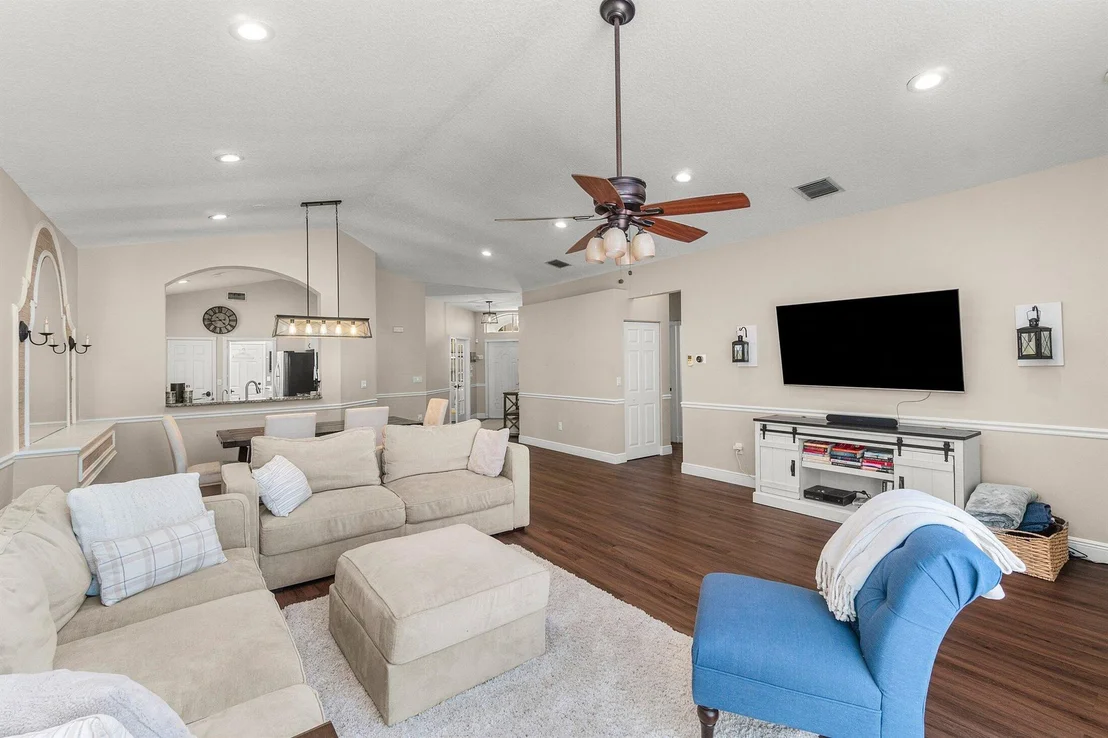 Photo of 6329 Stonehurst Circle