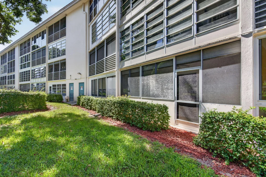 Photo of Unit E1 at 2002 Granada Drive