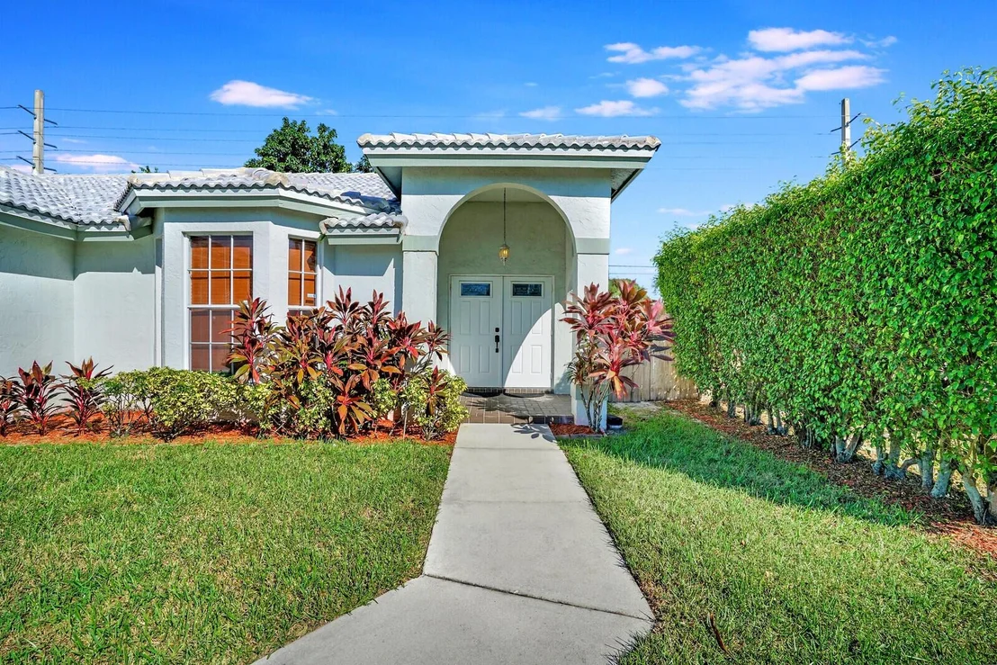 Photo of 5041 Rosen Boulevard