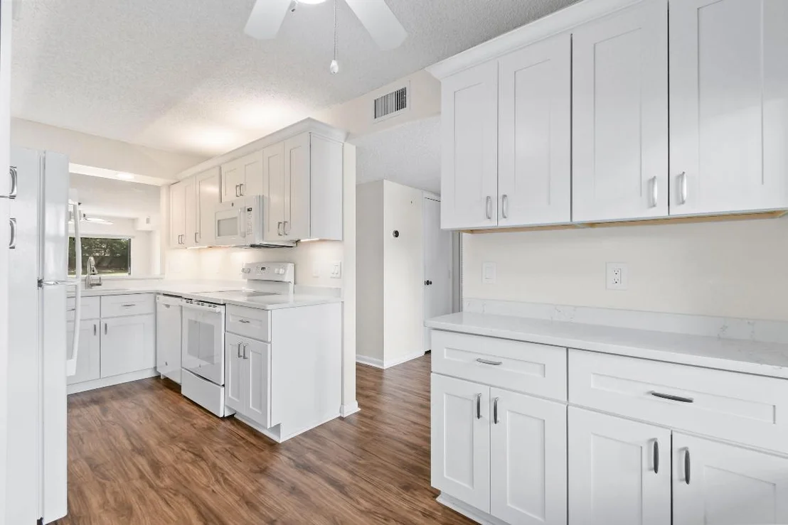 Photo of Unit B at 1001 Pinecrest Circle