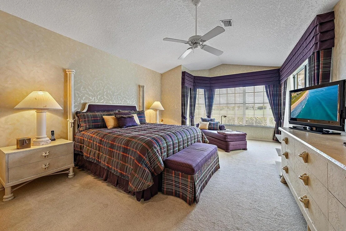 Photo of 240 Eagleton Estate Boulevard