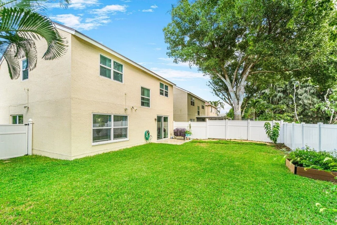 Photo of 1071 Fairfax Circle W
