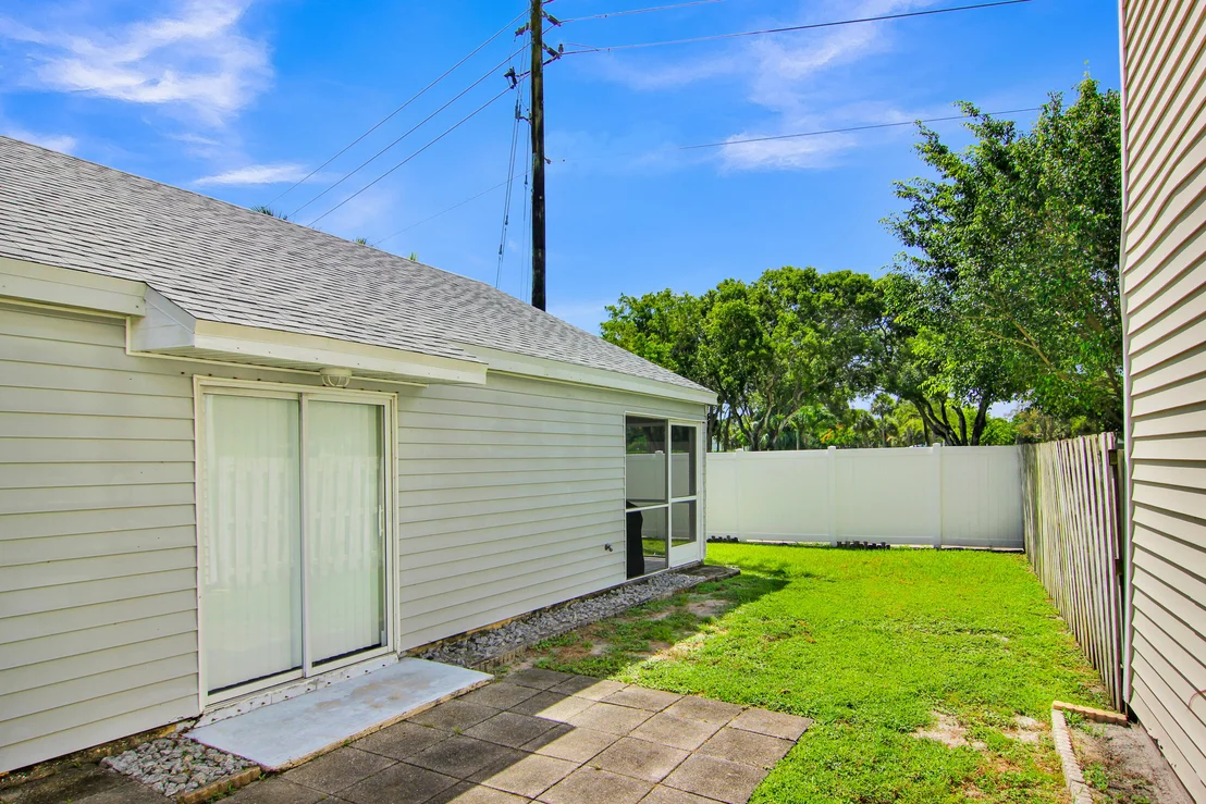 Photo of 4692 LAKESIDE Circle
