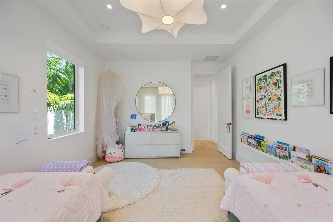Photo of 745 Park Drive W