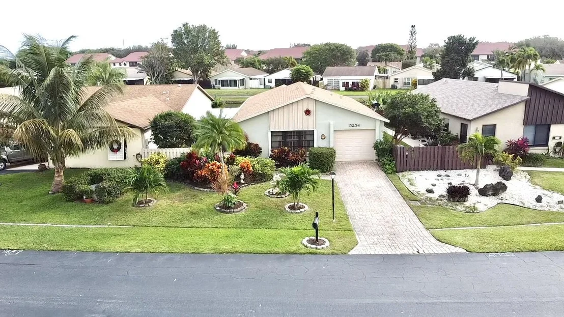 Photo of 5254 Mirror Lakes Boulevard