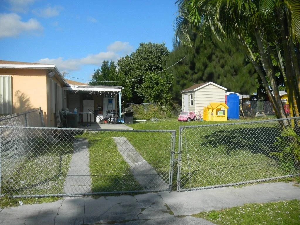 Photo of 2360 Par Road