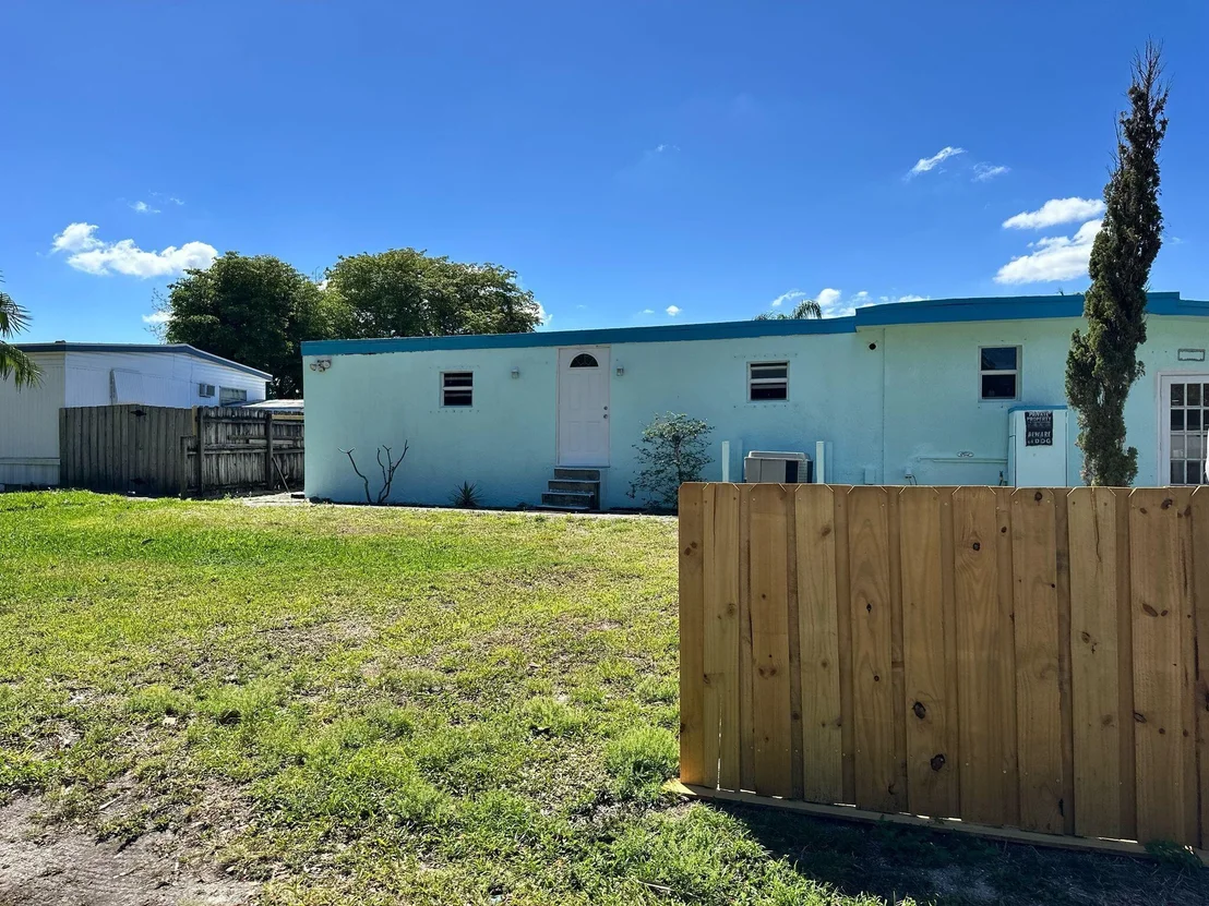 Photo of 4194 Hibiscus Cir Circle