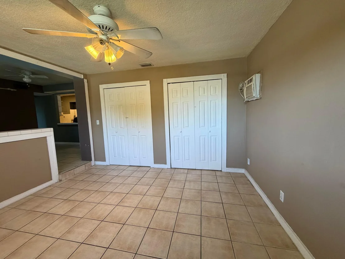 Photo of 5233 NE 20th Terrace