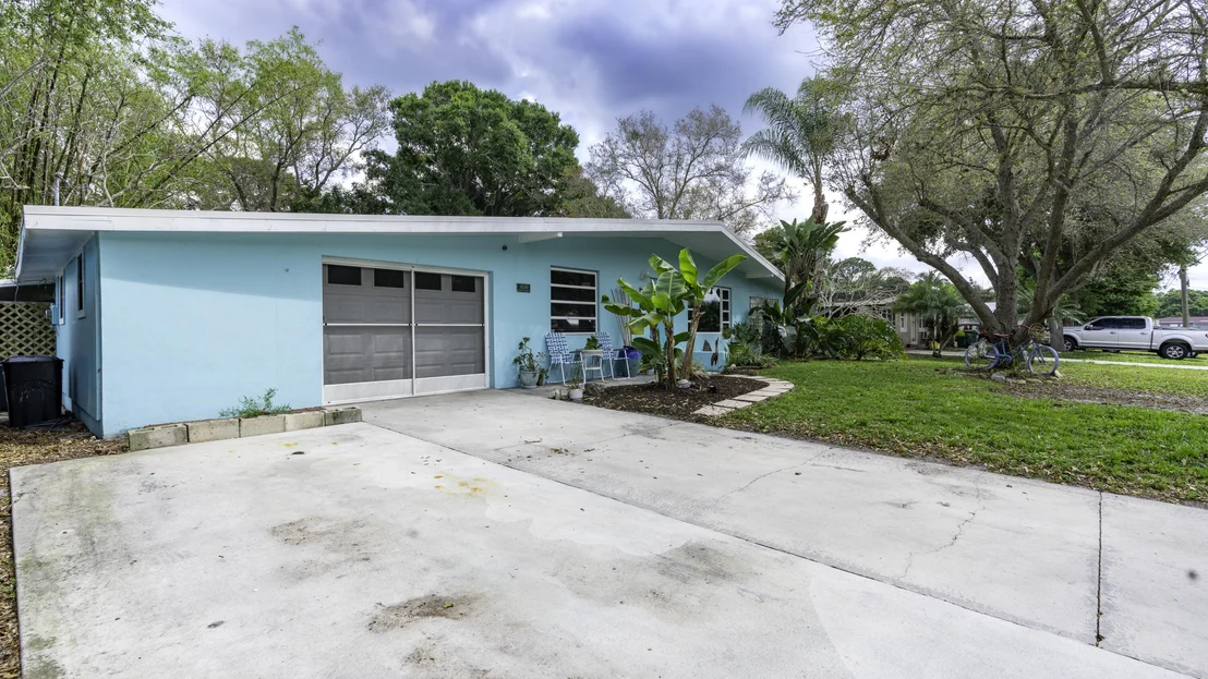 Photo of 3030 Summit Street