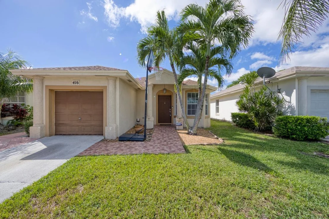 Photo of 416 Circle Drive S