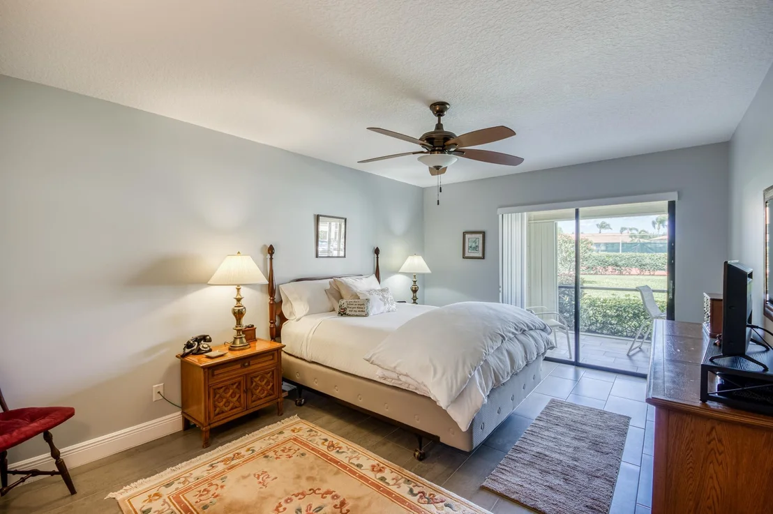 Photo of Unit E at 901 Pinecrest Circle