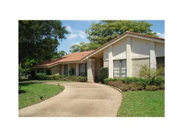 Photo of 4633 Oak Tree Court