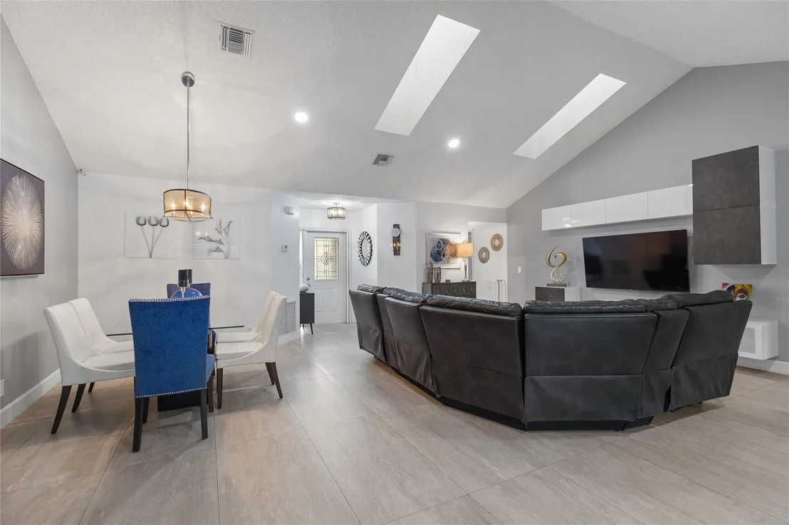 Photo of 5494 Pine Creek