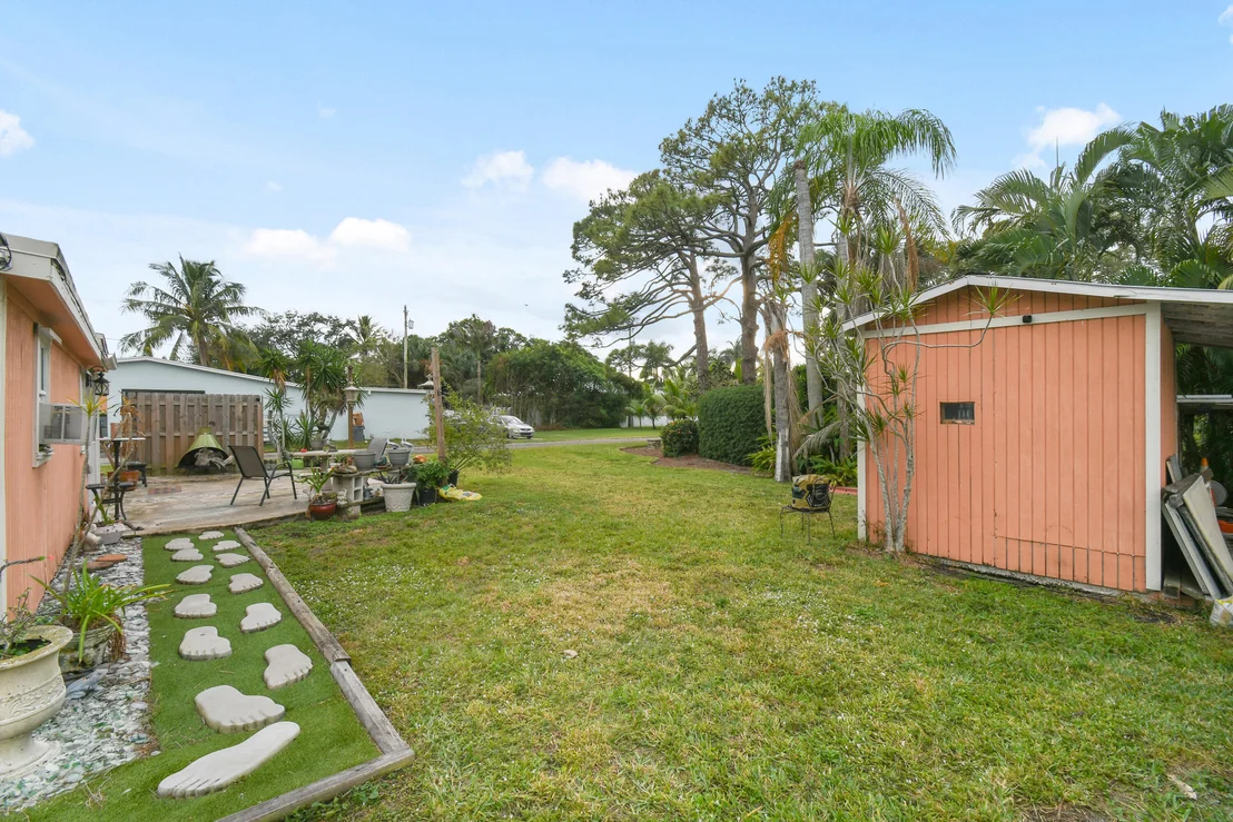 Photo of 302 N Loxahatchee Drive