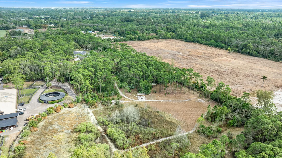 Photo of 1443 E Road