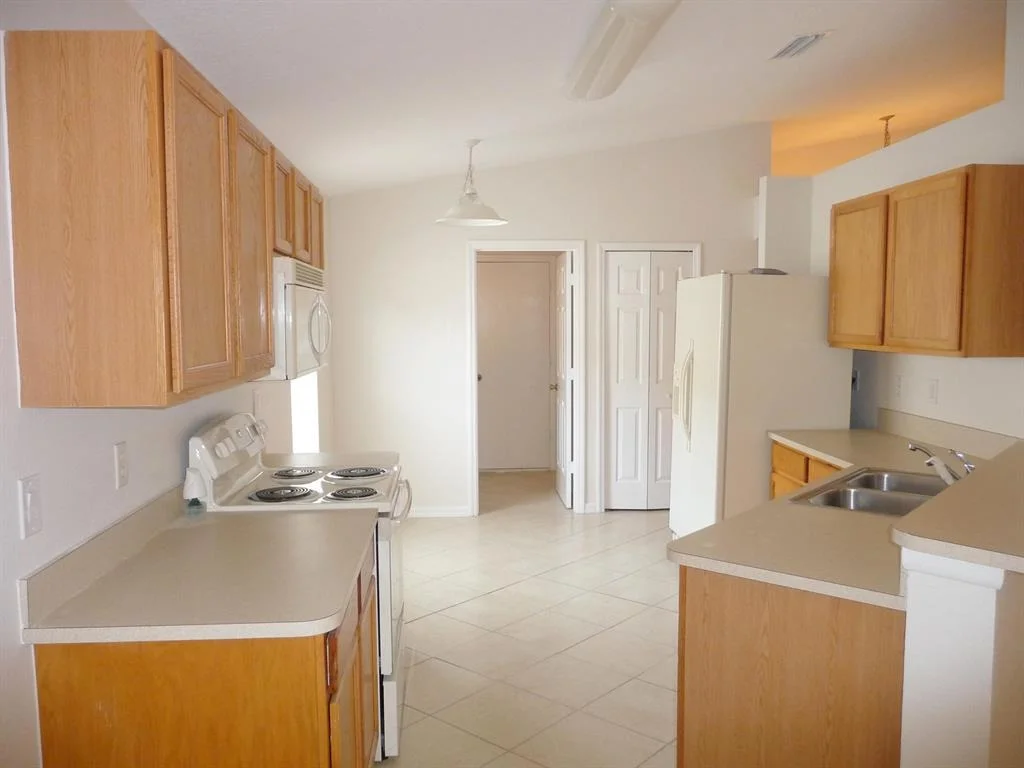Photo of 1127 W 13th Sq Square