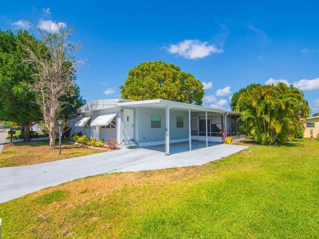 Photo of 300 NE Opal Drive