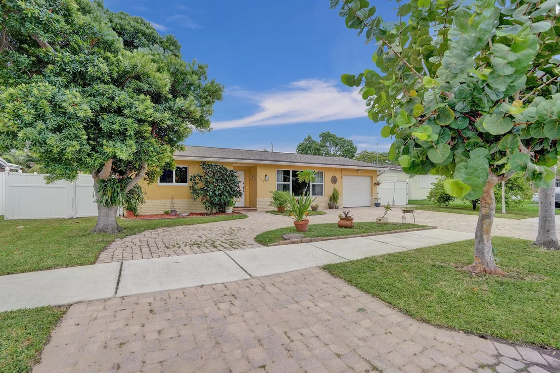 Photo of 607 SE 7th Avenue