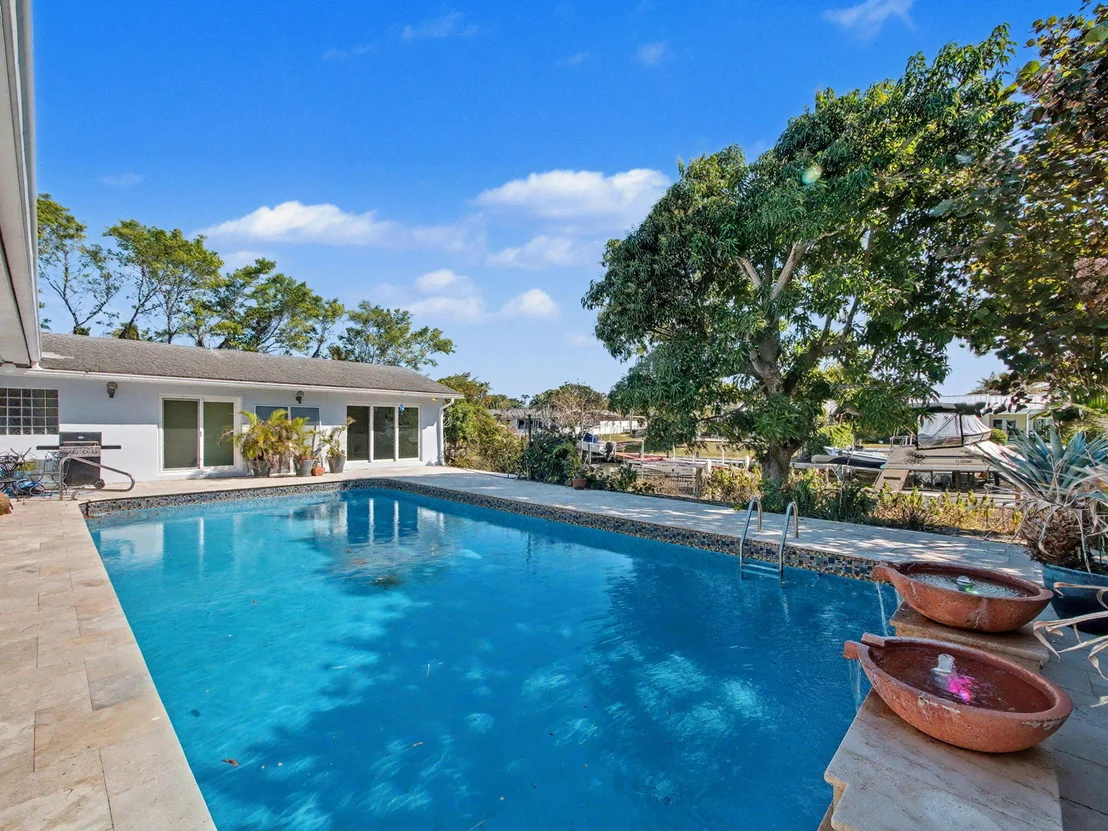 Photo of 618 Riverside Road