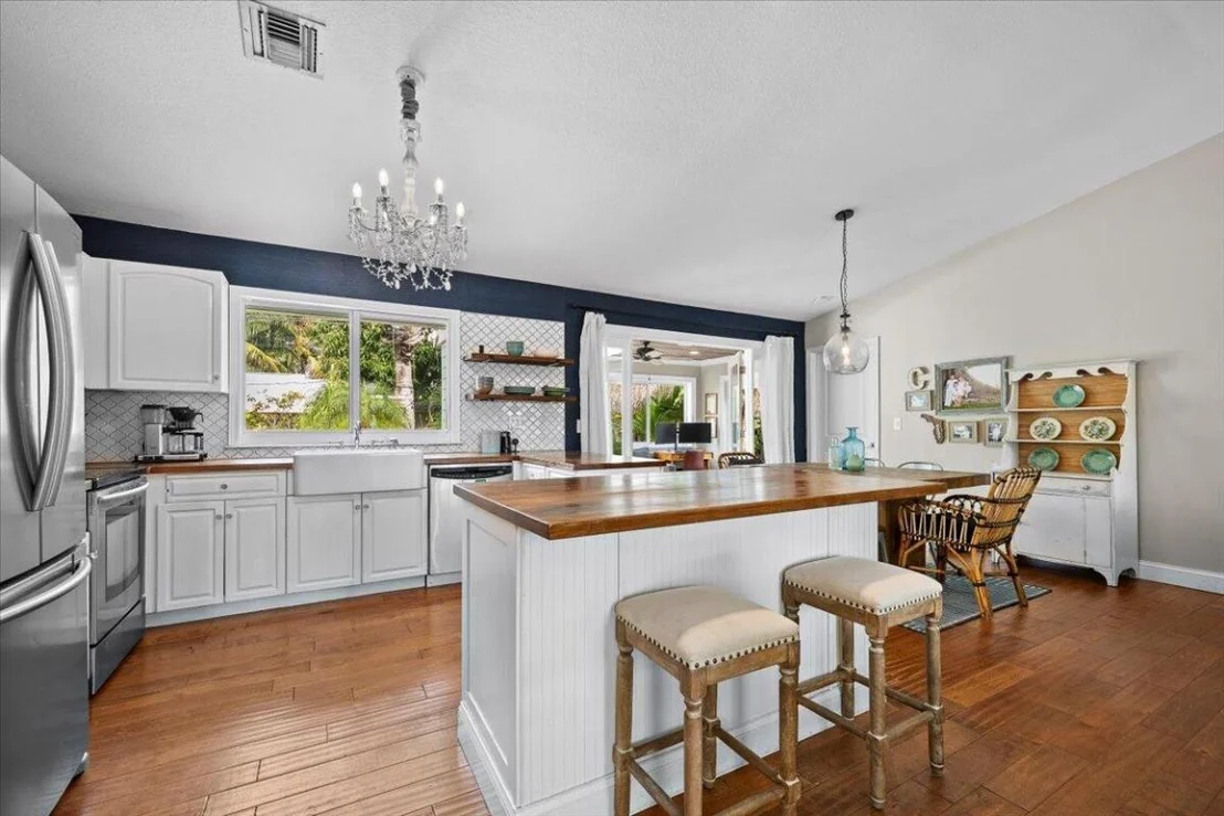Photo of 443 Beacon Street