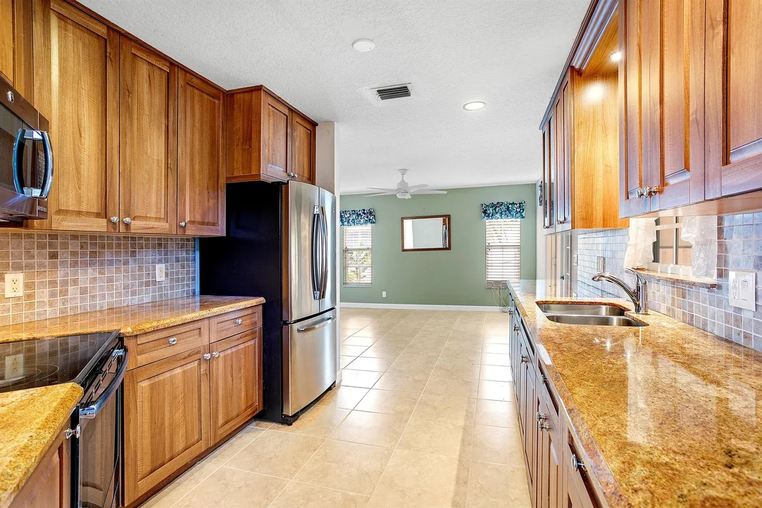 Photo of 6467 Foster Street