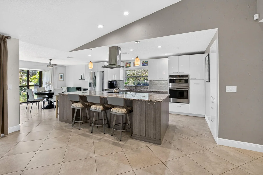 Photo of 6928 Villas Drive W