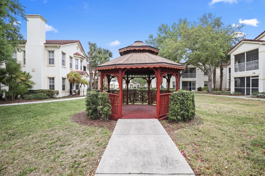 Photo of 272 SE Kitching Circle