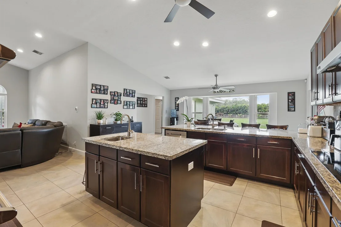 Photo of 13376 Compton Road