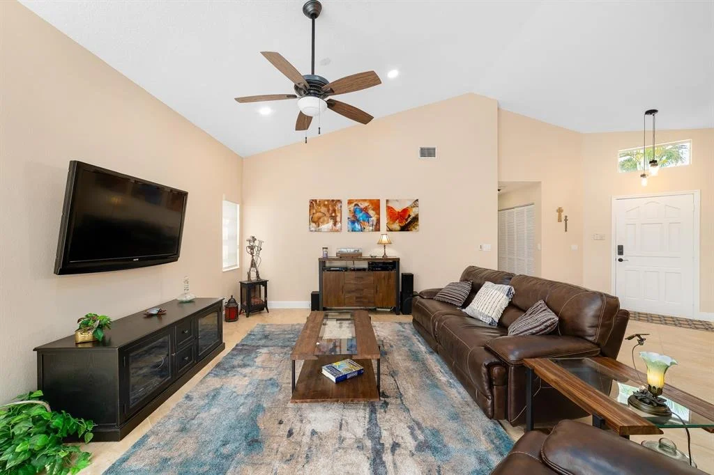 Photo of 930 Dickens Place