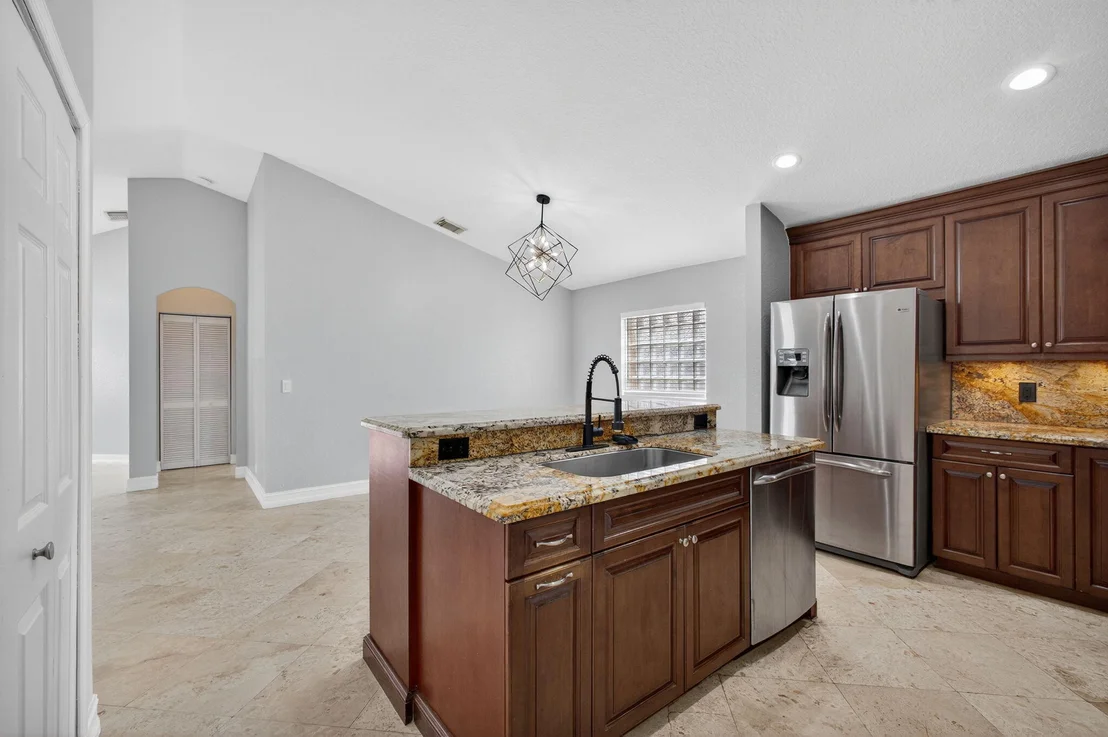 Photo of 6121 Spring Isles Boulevard